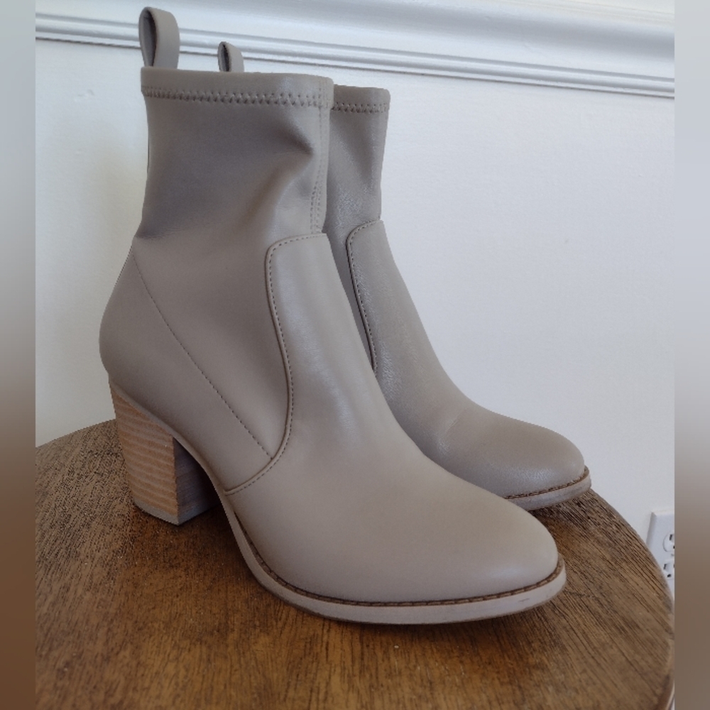 Women’s DV Dolce Vita Elaroo Ankle Booties Gray size 7 - Picture 9 of 14
